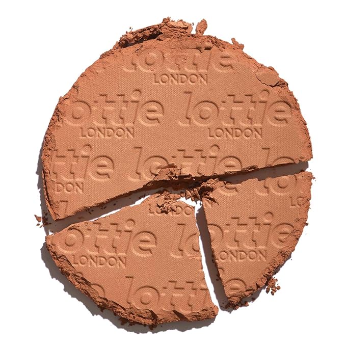 Sunkissed Bronzer in Suncatcher, Infused with bamboo extract and Vitamin E this skin-loving bronzer adds a buildable warm bronze for a defined finish