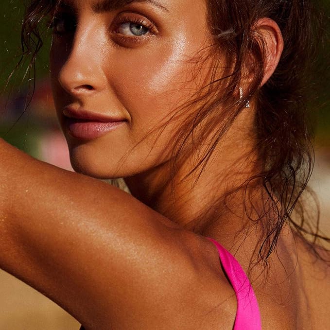 ModelCo Luminosity Shimmer Whip Highlighter - Universally Flattering - Suitable For All Skin Tones - Creates A Glowing Complexion - Lightweight And Pigmented - Evens Skin Tone - Champagne - 0.84 Oz