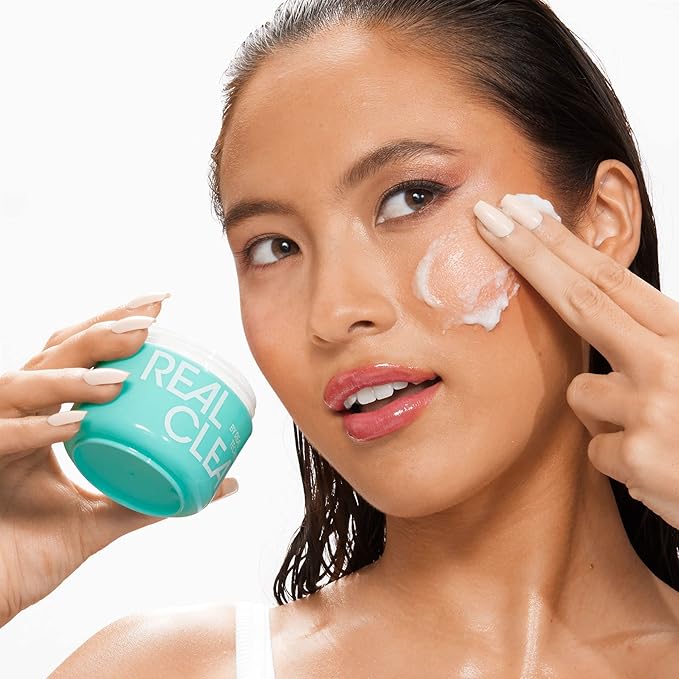Real Techniques Real Clean Collection Bundle, XL Makeup Removing Wipes, Face Erase Makeup Removing Balm, In-The-Clear Eye Makeup Remover, Reusable Makeup-Removing Pads, Gently Removes Makeup, 4 Items
