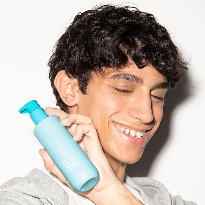 3ina MAKEUP - Vegan - Cruelty Free - The Blue Gel Cleanser - Blue - Makeup remover - Refreshing micellar formula - Aloe & Hamamelis - Smooths, calms, refresh and purifies skin