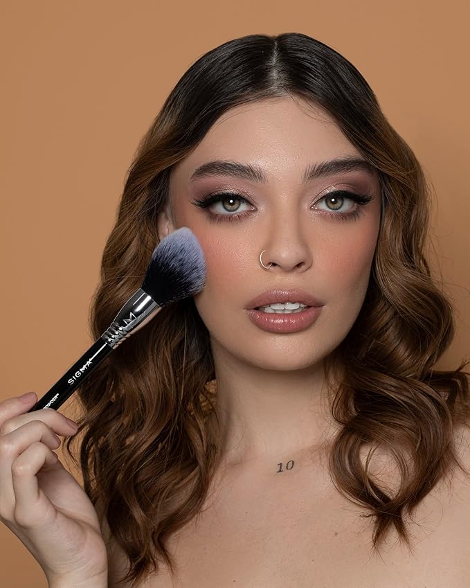 Sigma Beauty Soft Focus Setting Powder – Silky Smooth, Lightweight Loose Setting Powder for Setting Makeup, Blurring Powder Reduces the Look of Pores, Lines & Wrinkles (Buttermilk, Light Beige Matte)