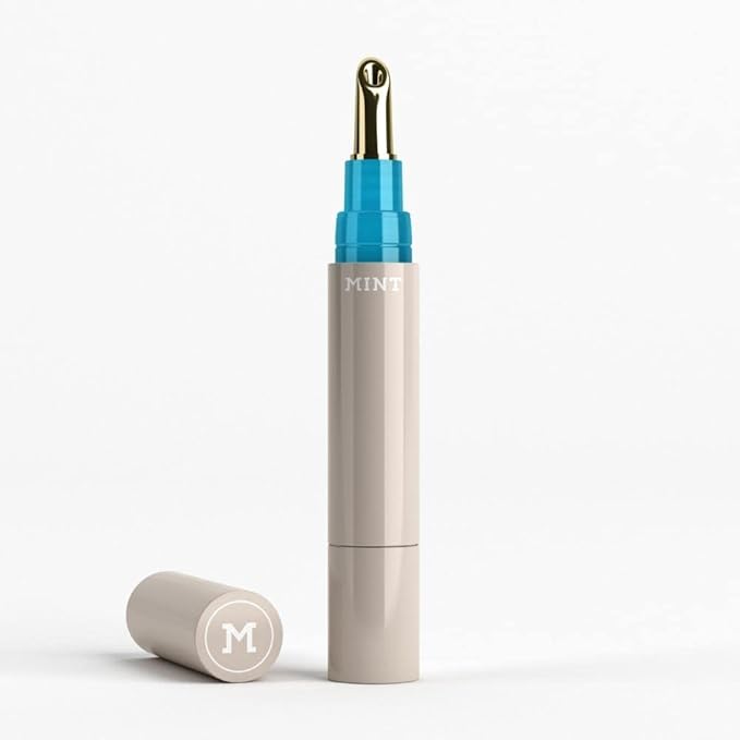 MINT Lipgloss Blue Lip Shine (4 ml) - Lipgloss - With Immediate Teeth Whitening Effect - Ultra Bright Shining Smile - By Dr. Mintcheva