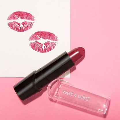 wet n wild Silk Finish Lipstick, Hydrating Rich Buildable Lip Color, Formulated with Vitamins A,E, & Macadamia for Ultimate Hydration, Cruelty-Free & Vegan - Fuchsia with Blue Pearl