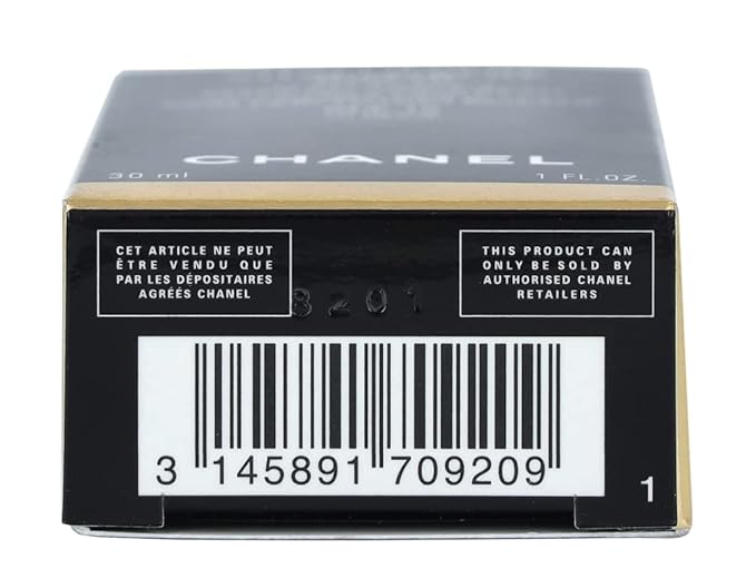 Vitalumiere Aqua Ultra-Light Skin Perfecting Makeup by Chanel 70 Beige SPF15 30ml