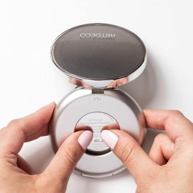 ARTDECO Hydra Mineral Compact Foundation - medium beige N°65 - Hydrating loose powder compact for a soft matte finish - good coverage without mask-like effect - refillable - makeup - 0.35 Oz