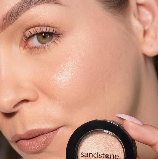 Highlighter – Hypoallergenic Face Highlighter - High Glossy Face Illuminator with Natural Finish - Pearl Shimmer - Smooth silky Powder Makeup (Golden Champagne, 3 g)