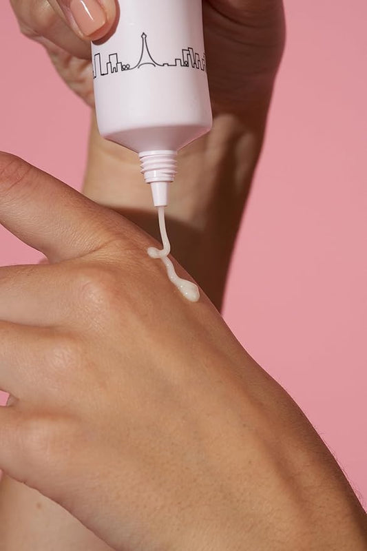 Glamour Shot Universal Transparent Foundation - Reduces Fine Lines, Wrinkles & Redness - Redness Solutions - Color Correcting Makeup for All Skin Tones - Cruelty-Free - Made In Paris (.85 oz)