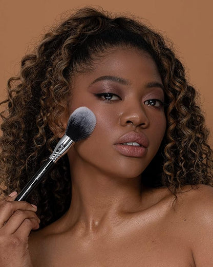 Sigma Beauty Soft Focus Setting Powder – Silky Smooth, Lightweight Loose Setting Powder for Setting Makeup, Blurring Powder Reduces the Look of Pores, Lines & Wrinkles (Cinnamon, Deep Caramel Matte)